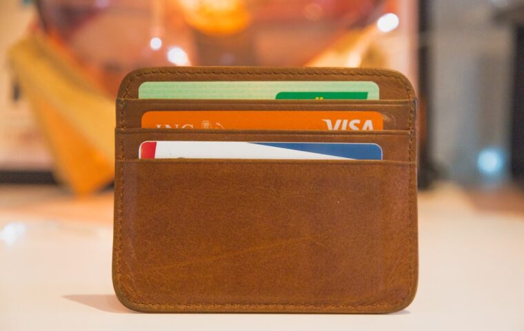 Credit Card vs Debit Card: When Each One Makes Sense